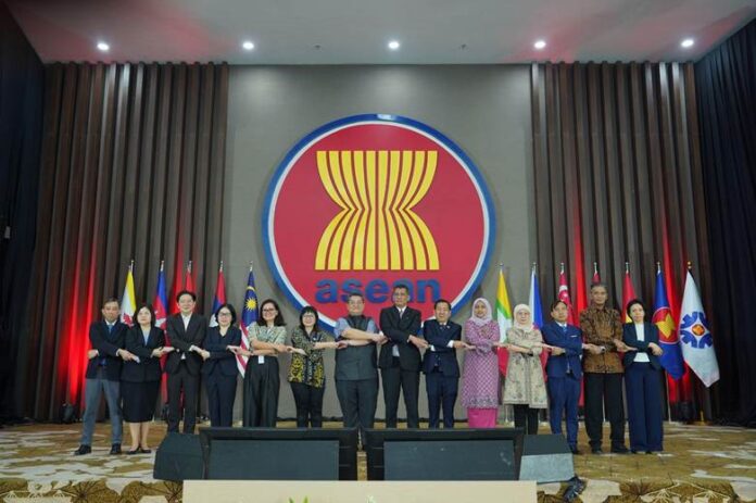 Ilustrasi penandatanganan kerja sama ASEAN Foundation dan Vero dalam program AI Ready ASEAN untuk memperkuat literasi kecerdasan buatan di Asia Tenggara.